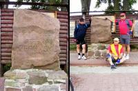 Strawczyn- jesteśmy pod kamienną tablicą upamiętniającą miejsce urodzenia Stefana Żeromskiego