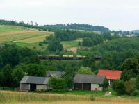 Jedzie pociąg z daleka...