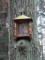 Kapliczka na drzewie
