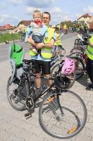 Oto najmłodsza uczestniczka majówki- Kasia Wrońska z tata Marcinem