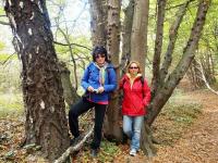 Z EWUNIĄ przy ciekawym drzewie