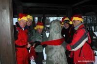 Pielgrzymi z "Przygody" zatrzymują Emeryka... kol. Jacek Jopowicz- drugi od prawej- to kolejny sprawca zatrzymania końca świa