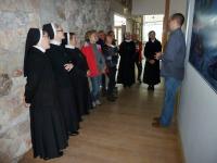 Siostry b yły bardzo dociekliwe i zadawały dużo pytań, my zresztą też