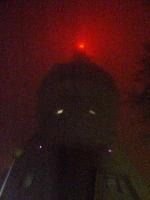 Św. Krzyż spowijała gęsta mgła a  wieża telewizyjna wyglądała jak latarnia morska 