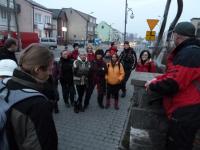 Kol. Krzysztof Sabat wita uczestników nocnej wędrówki