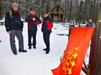 Jeszcze jeden, tym razem męski lans z flagą i czas schodzić na busa