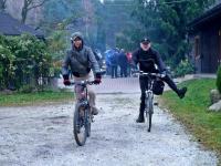 Hmmm... ten rajd nie dla wszystkich był rajdem pieszym:-) Asia i Krzysztof odjeżdżają na swoich rumakach