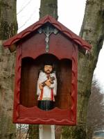 Śliczna przydrożna kapliczka