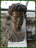 Popiersie Temidy znajuje sie w Sądzie Rejonowym w Opocznie