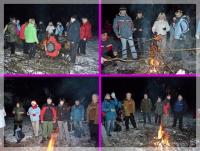 Panowie rozpalili ognisko