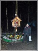 Przydrożna kapliczka i Darek