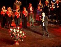 Reżyserem spektaklu jest Szczęsny Wroński- poeta, prozaik, aktor, reżyser- mieszka i pracuje w Kielcach i Krakowie