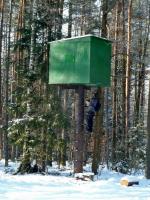 Budka myśliwska- a Maciek czegoś w niej szuka;-))