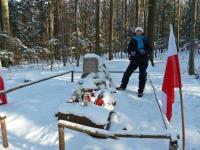 Symboliczną mogiła poległego w potyczce z hitlerowcami Władysława Wasilewskiego ps. "Oset"- dowódcy oddziału AK ze zgrupowania "
