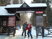 Wejście do puszczy oblodzone a chłopaki nie mogą utrzymac równowagi