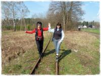 Południowym skrajem wsi przechodzi Starachowicka Kolej Wąskotorowa