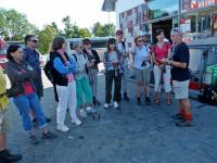 Złota Woda- kol. Henryk Domagała wita uczestników wycieczki