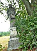 Zabytkowa figura Św. Nepomucena