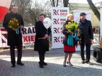 Pani WŚ BOŻENTYNA PAŁKA- KORUBA  pomagała dzieciakom w powitaniu wiosny