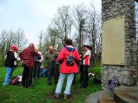 wszyscy uważnie słuchają historycznych opowieści Stasia