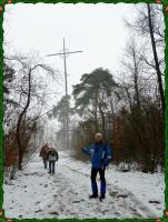 Brusznia- modrzewiowy krzyż, upamiętniający miejsce spotkania powstańców styczniowych