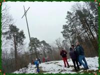 Modrzewiowy krzyż na Bruszni