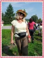 KRYSIA w kapeluszu przyozdobionym jarzębiną... wg mnie JEJ kapelusik był faworytem;-))) 