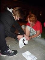 RUDA MALENIECKA- KASIA pospieszyła na pomoc EWIE, która skręciła nogę w kostce