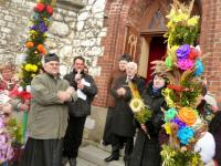 Po mszy rozpoczyna sie konkurs na najpiękniejszą palmę w kilku kategoriach