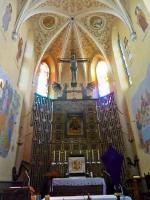 Ołtarz główny w kościele