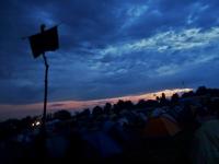 Nad polem namiotowym zapada zmrok