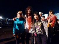 Pamiątkowe foto z wokalistą zespołu