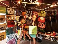 Dzięki recyklingowi z połączenia starych, pozornie niepotrzebnych rzeczy, mozna zrobić szałowe torby czy portfele