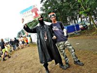 Chłopaki zbierają na szczytny cel- na bombę...