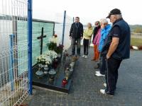 We Włocławku zmarł tragicznie ks. Jerzy Popiełuszko- tablica pamiątkowa nad Wisłą