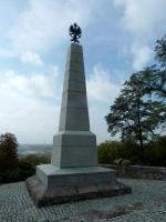 Na wzgórzu Szpetal znaduje się Pomnik Poległych Obrońców Wisły z 1920 r. 