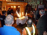 Klub "Cyklista"- obchodził 5- te urodziny- właśnie wjeżdża tort urodzinowy