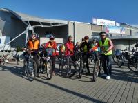 Zbiórka cyklistów przy Hali Mistrzów- ekipa "Kigari"