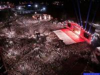 Biało- czerwona flaga przy utworze "40;1"