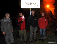 i pod piekielnym szyldem po północy