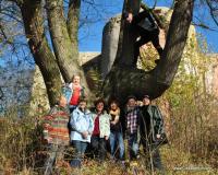 ...fotka pod ruinami....