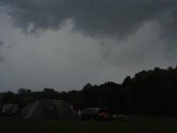 Zbierają się burzowe chmury - pole namiotowe w Wetlinie