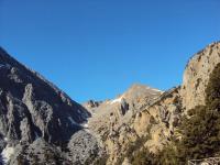 Początek trasy, na wyżynie Omalos, w tle Góry Białe  