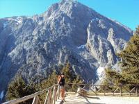 Początek trasy, na wyżynie Omalos, w tle Góry Białe  