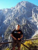 Początek trasy, na wyżynie Omalos, w tle Góry Białe  