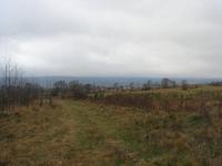 Trasa Rudki - Święta Katarzyna, w tle pasmo Łysogór 