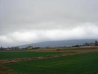 Trasa Rudki - Święta Katarzyna, w tle pasmo Łysogór 