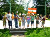 Dzieci prezentują się pierwsze.