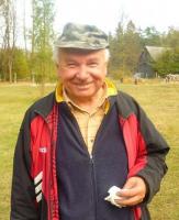 Uśmiechnięty i szczęśliwy gospodarz "Pieczonek" wita gości (A.H.)