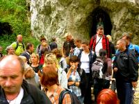 W pobliżu kapliczka w schronisku skalnym